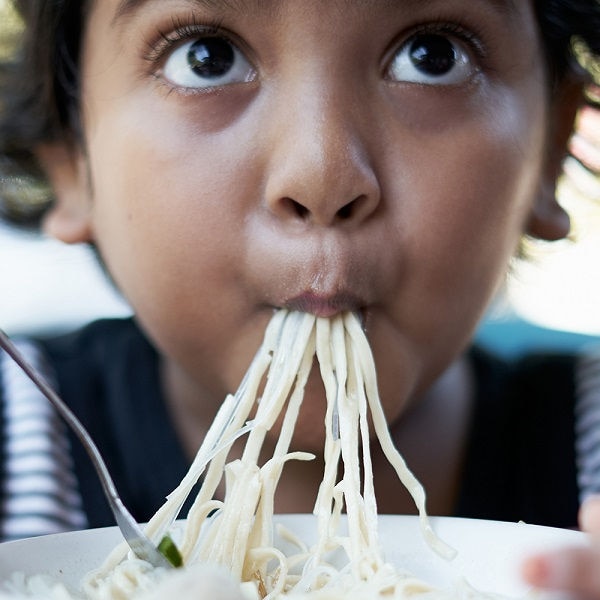 Combattre la faim cachée : dsm-firmenich dévoile une nouvelle forme sèche de vitamine A pour lutter contre la malnutrition