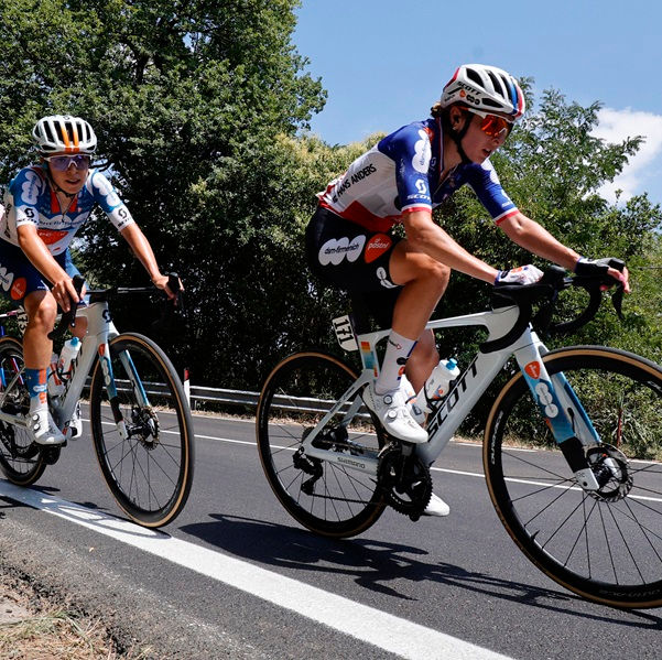 GlyCare® HMO の利点:プロ自転車競技におけるチーム dsm-firmenich PostNL の躍進の原動力