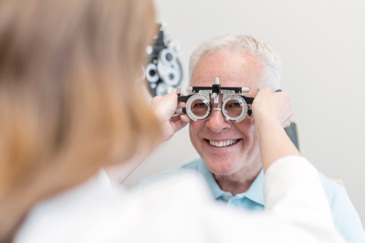 A nutrição pode ajudar a proteger nossos olhos à medida que envelhecemos? 